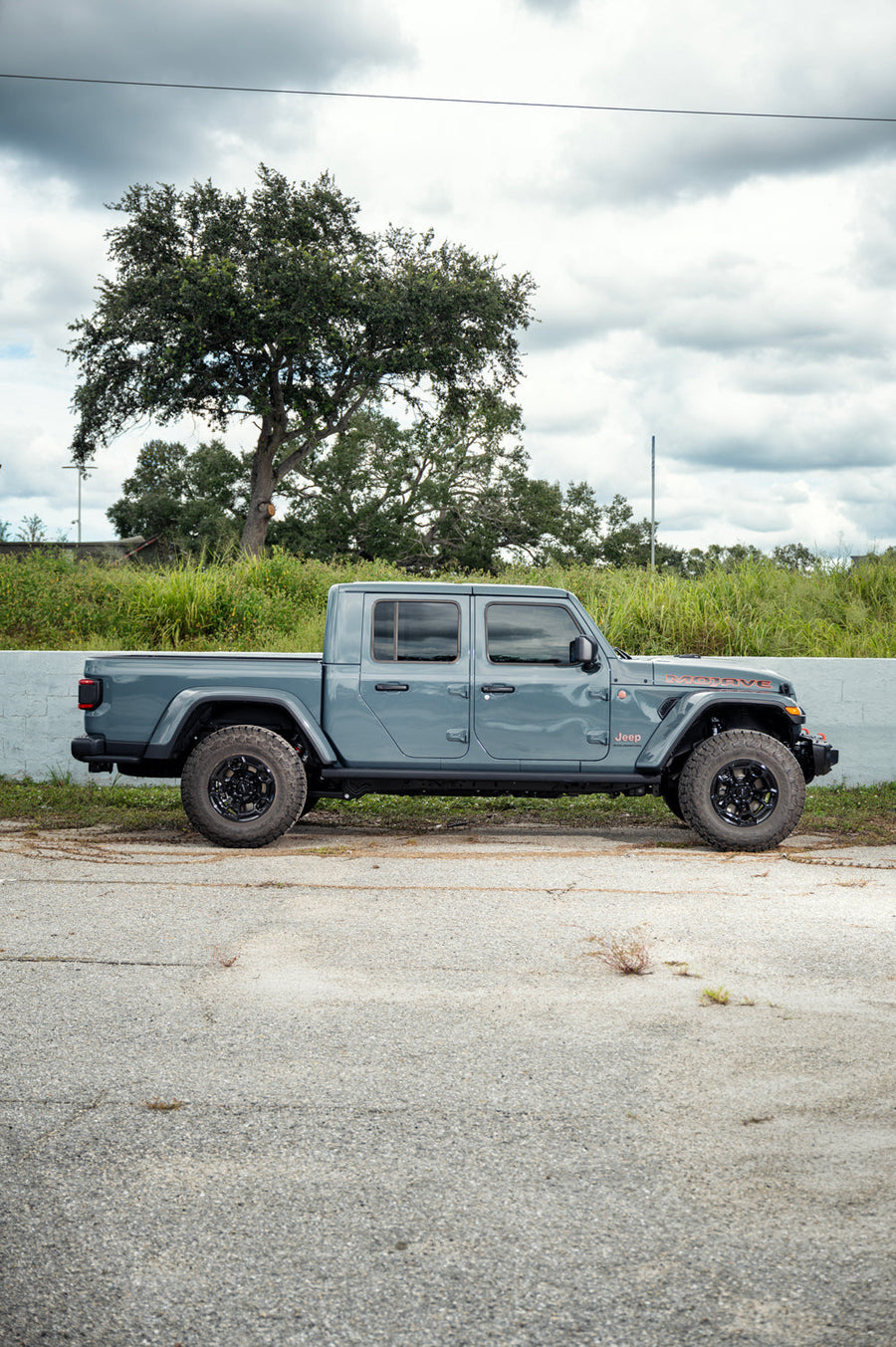 Jeep Gladiator DEFIANT Wheels DF03 Gloss Black 17×9 35x12.5x17 TOYO Open Country Tire 1