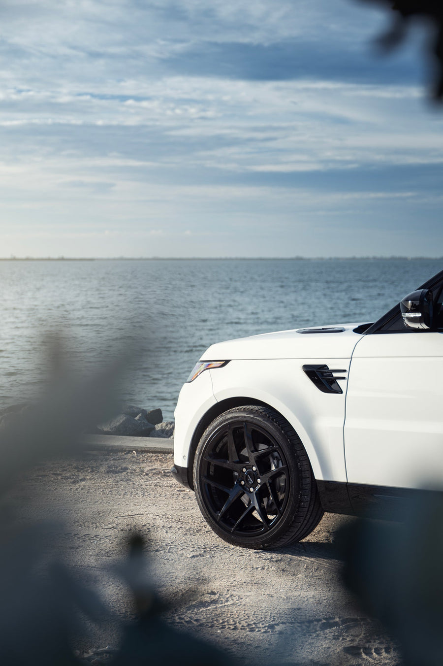 Land Rover Range Rover Sport DEFIANT Wheels DF05 Gloss Black 22x10 275-40-22 Pirelli Tire