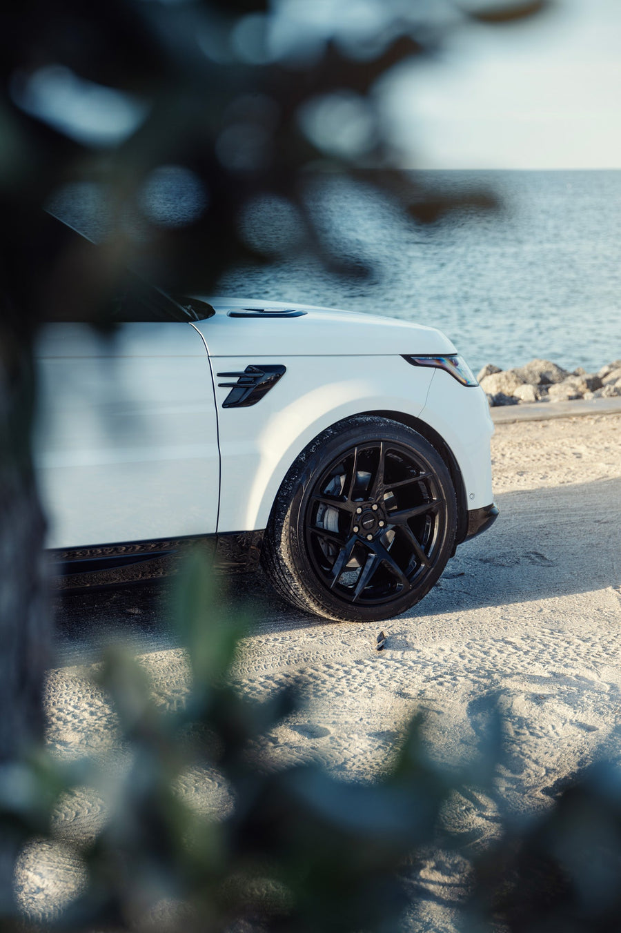 Land Rover Range Rover Sport DEFIANT Wheels DF05 Gloss Black 22x10 275-40-22 Pirelli Tire