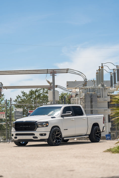 RAM 1500 4PLAY WHEELS 4P06 22X12 33X12.5X24 STOCK SUSPENSION
