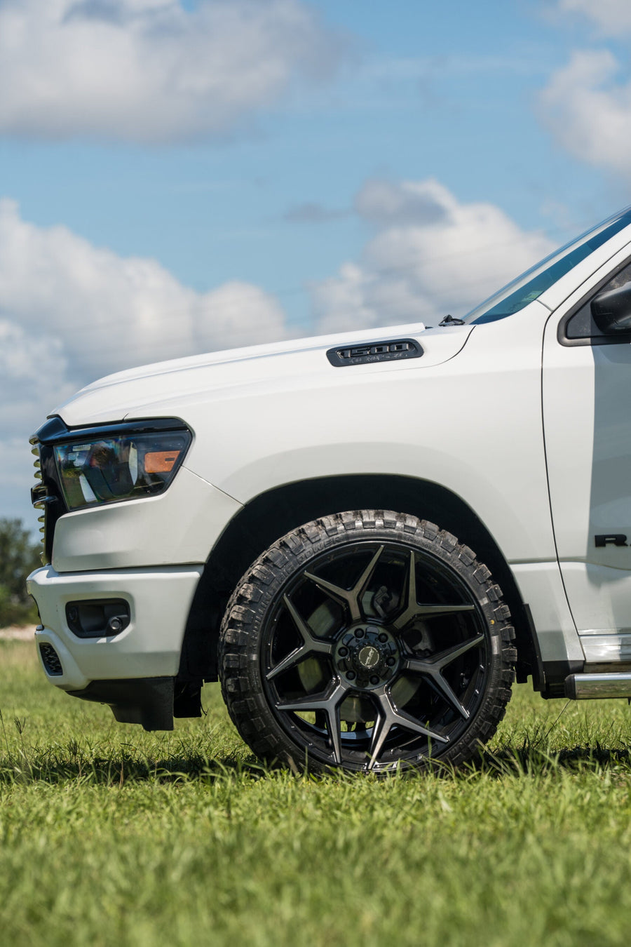 RAM 1500 4PLAY WHEELS 4P06 22X12 33X12.5X24 STOCK SUSPENSION