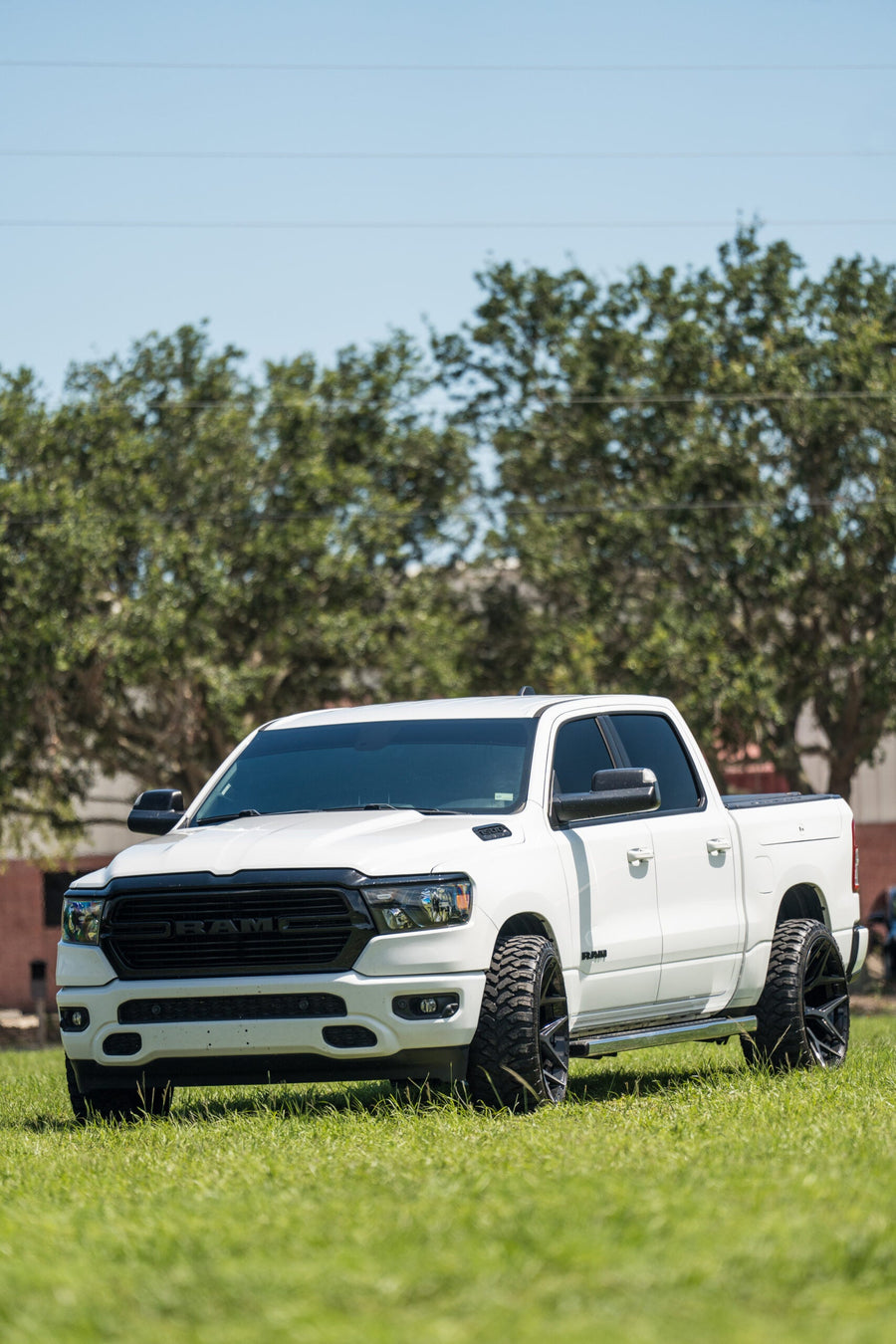 RAM 1500 4PLAY WHEELS 4P06 22X12 33X12.5X24 STOCK SUSPENSION