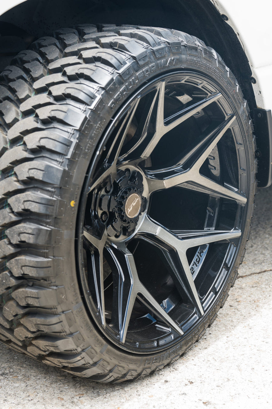RAM 1500 4PLAY WHEELS 4P06 22X12 33X12.5X24 STOCK SUSPENSION