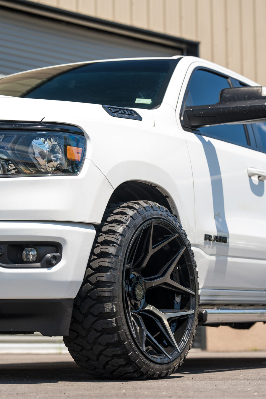 RAM 1500 4PLAY WHEELS 4P06 22X12 33X12.5X24 STOCK SUSPENSION