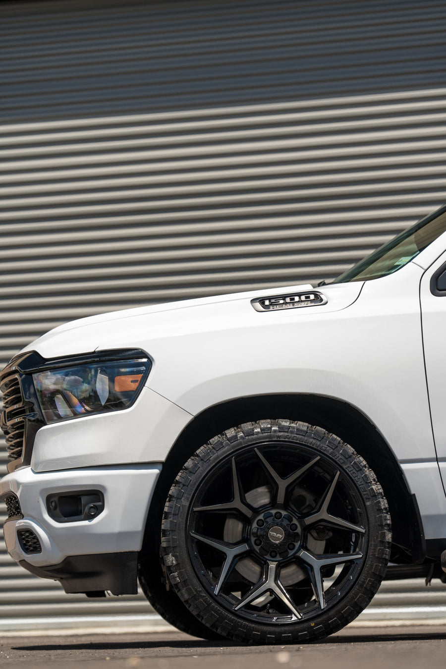 RAM 1500 4PLAY WHEELS 4P06 22X12 33X12.5X24 STOCK SUSPENSION