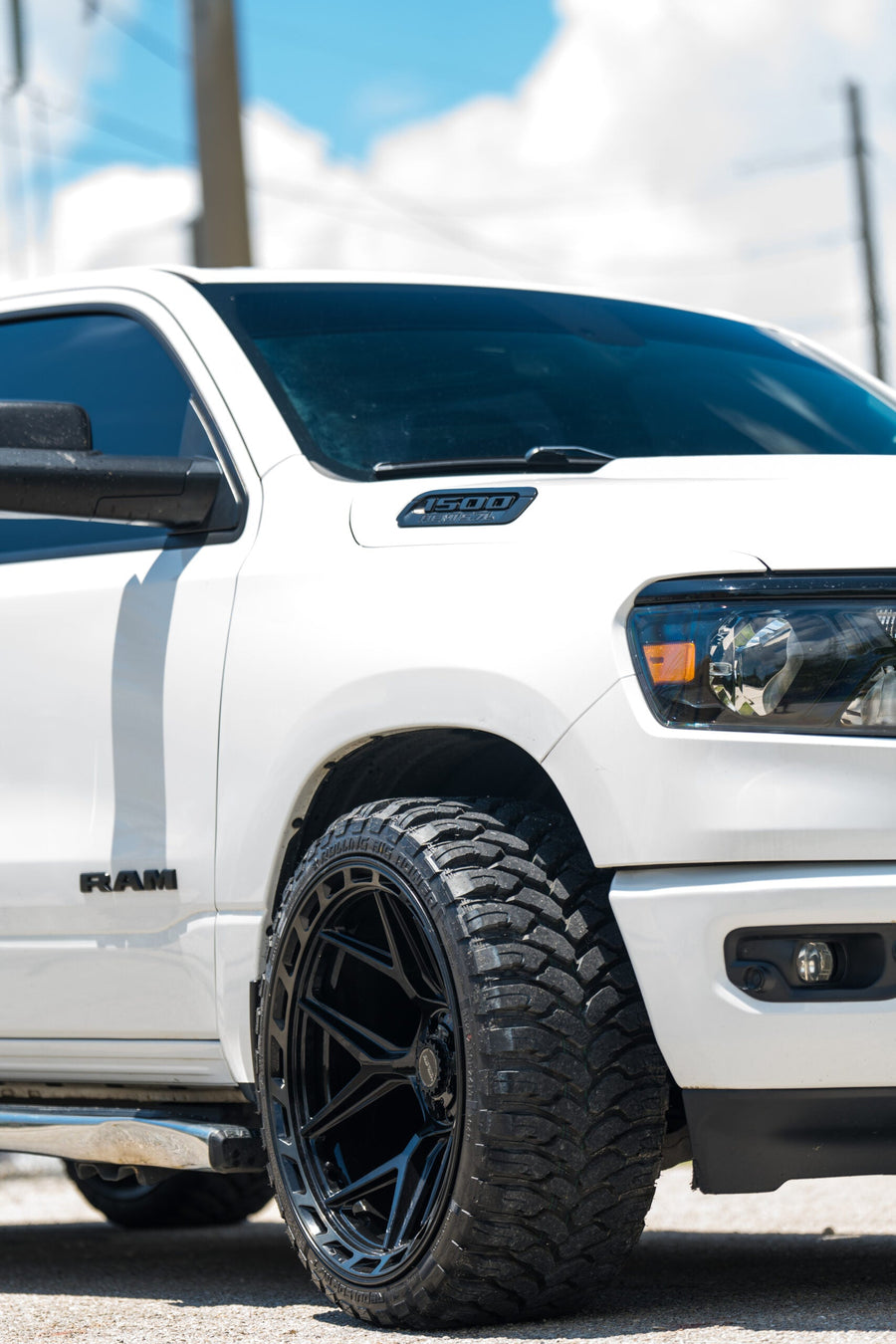 RAM 1500 4PLAY WHEELS 4P55 22X12 33X12.5X24 STOCK SUSPENSION