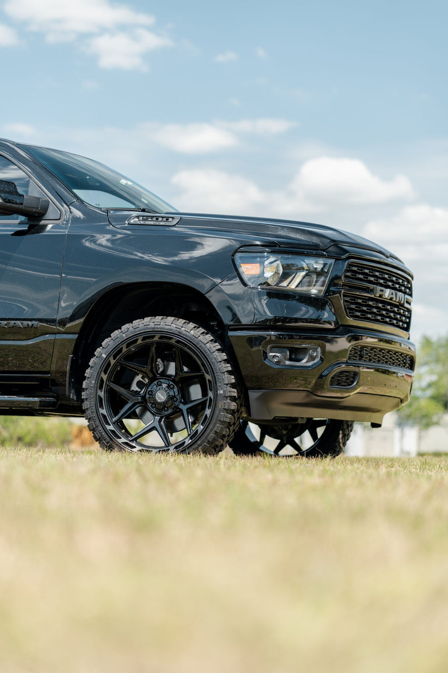 RAM 1500 4PLAY WHEELS 4P55 24X12 33X12.5X24 RBP TIRE LEVELED 2.0 INCH IN FRONT