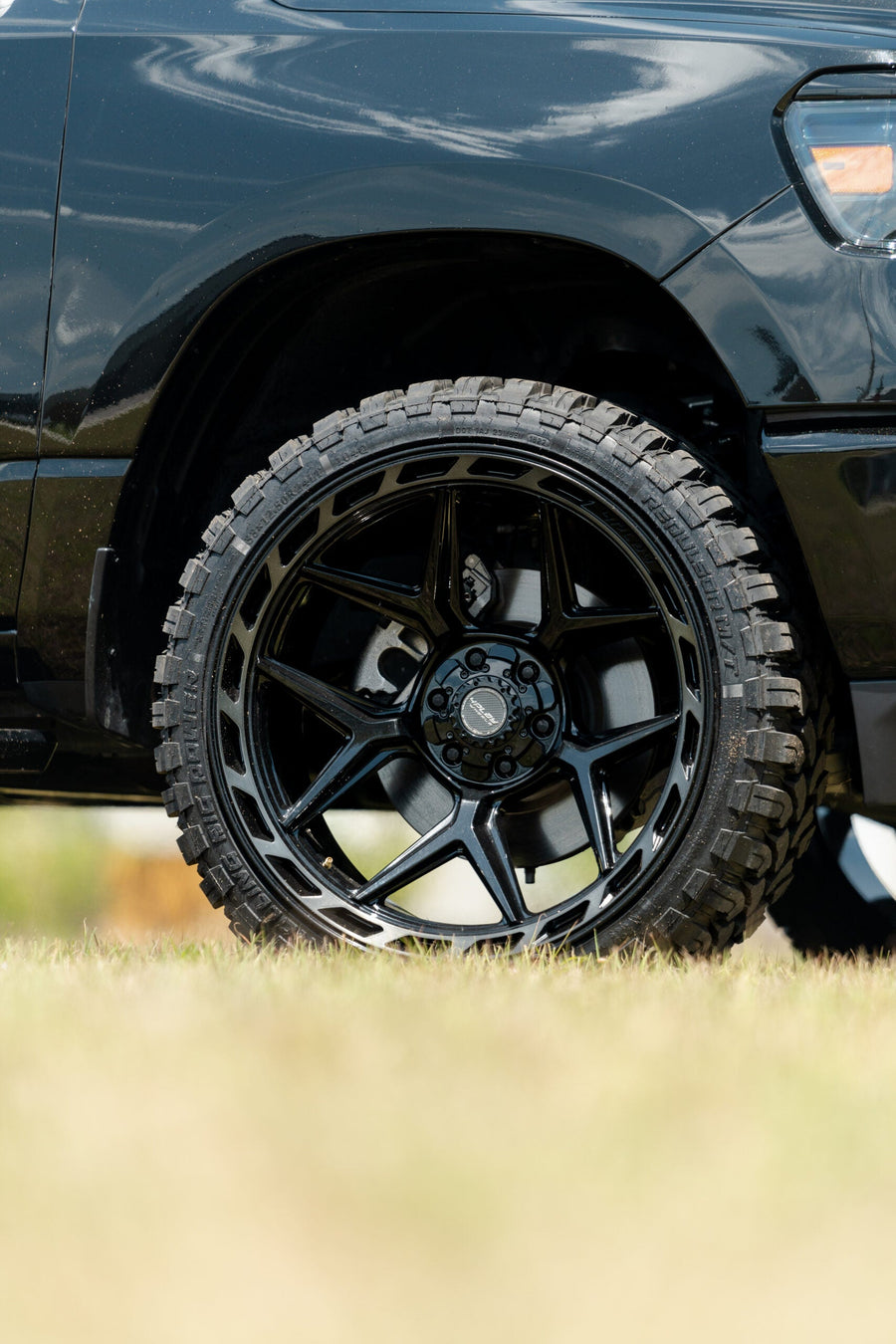 RAM 1500 4PLAY WHEELS 4P55 24X12 33X12.5X24 RBP TIRE LEVELED 2.0 INCH IN FRONT