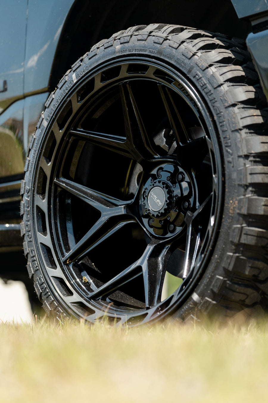 RAM 1500 4PLAY WHEELS 4P55 24X12 33X12.5X24 RBP TIRE LEVELED 2.0 INCH IN FRONT