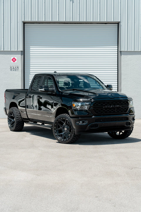 RAM 1500 4PLAY WHEELS 4P55 24X12 33X12.5X24 RBP TIRE LEVELED 2.0 INCH IN FRONT