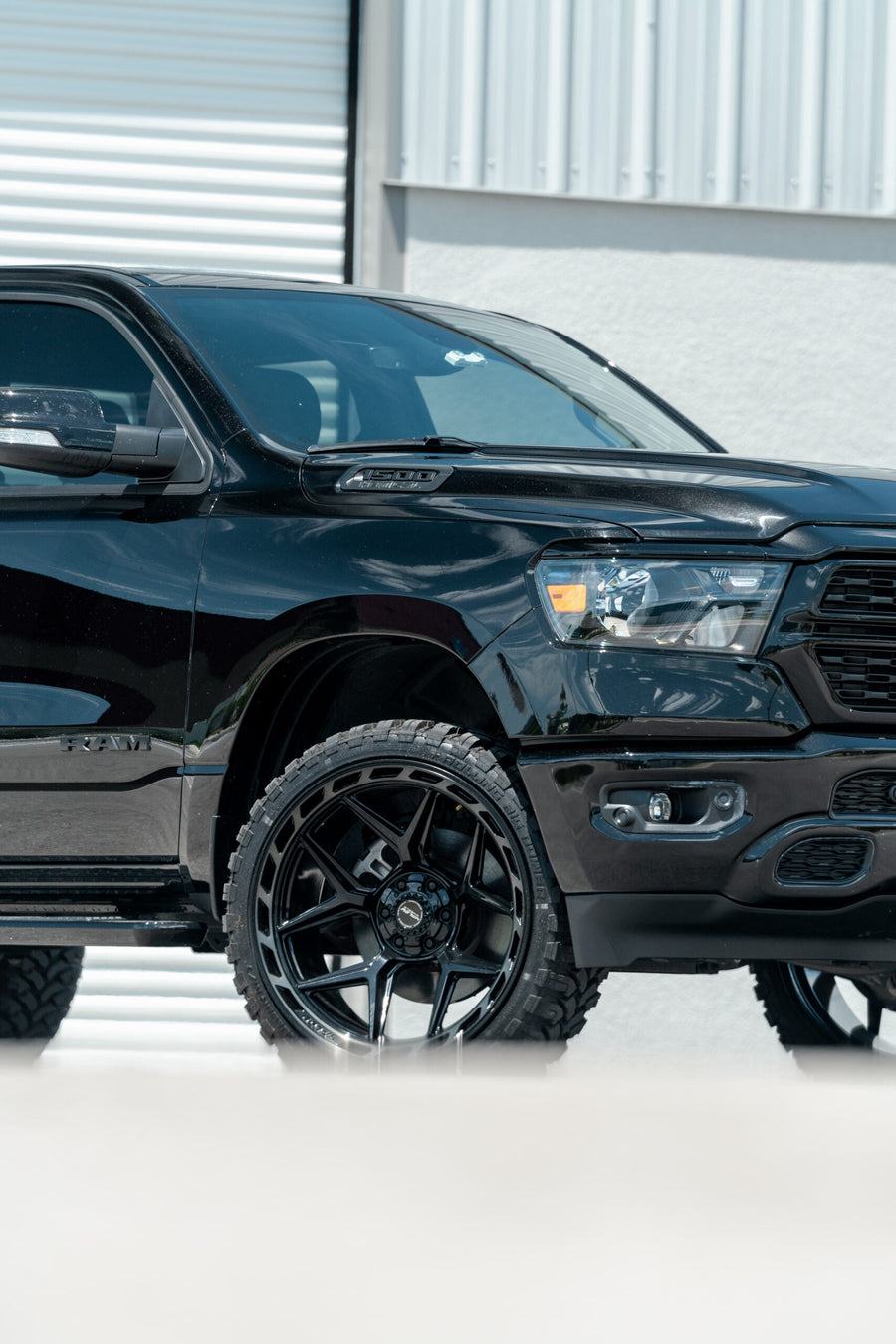 RAM 1500 4PLAY WHEELS 4P55 24X12 33X12.5X24 RBP TIRE LEVELED 2.0 INCH IN FRONT