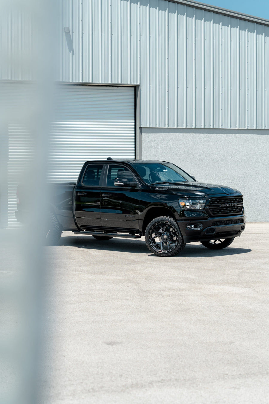 RAM 1500 4PLAY WHEELS 4P55 24X12 33X12.5X24 RBP TIRE LEVELED 2.0 INCH IN FRONT