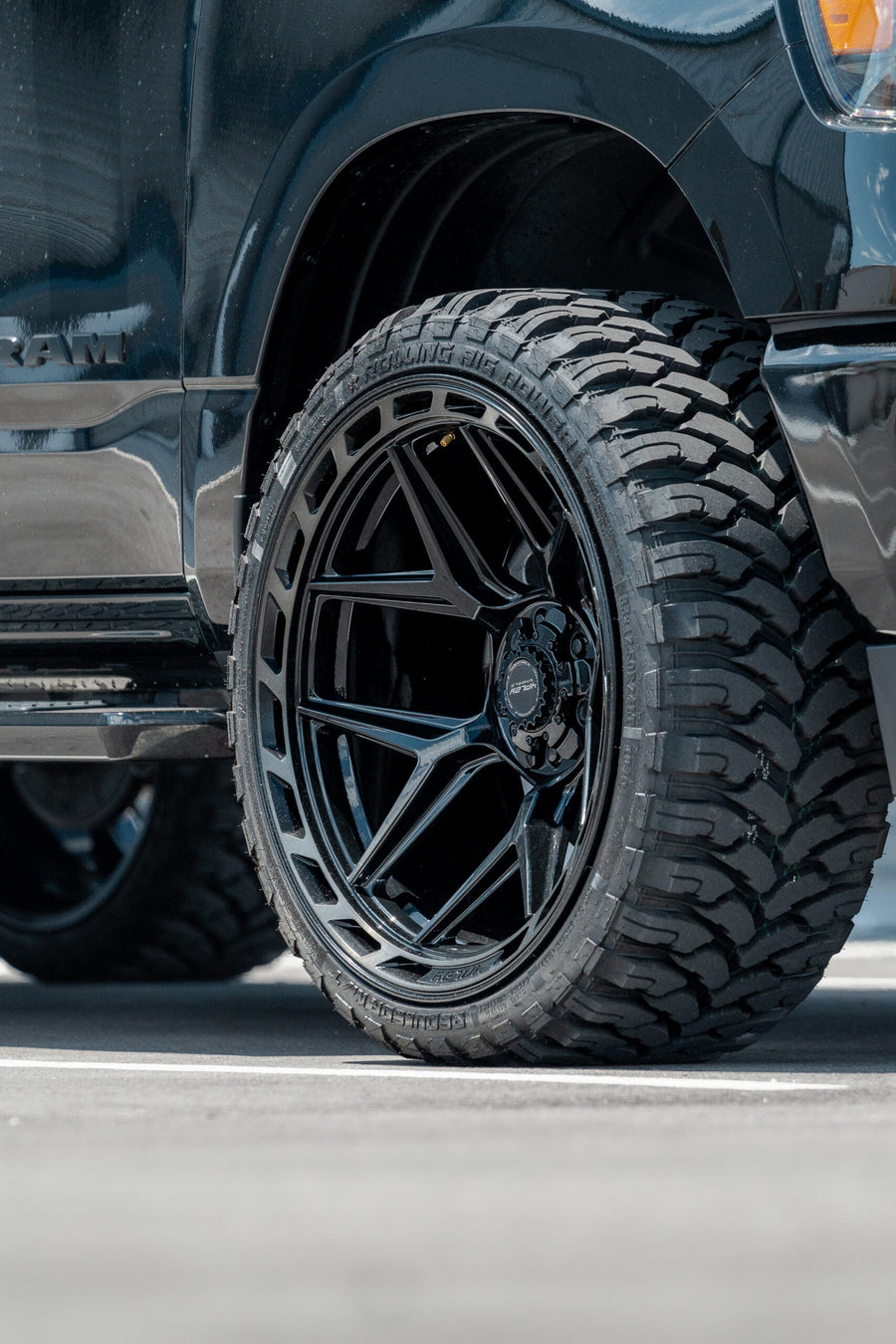 RAM 1500 4PLAY WHEELS 4P55 24X12 33X12.5X24 RBP TIRE LEVELED 2.0 INCH IN FRONT