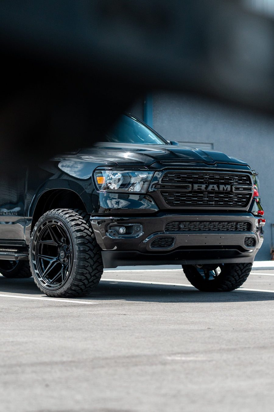 RAM 1500 4PLAY WHEELS 4P55 24X12 33X12.5X24 RBP TIRE LEVELED 2.0 INCH IN FRONT