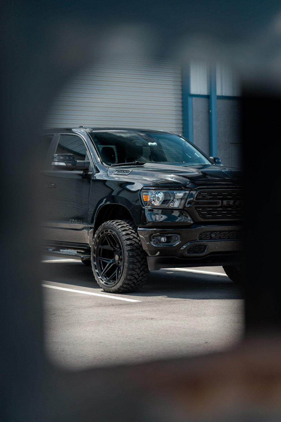 RAM 1500 4PLAY WHEELS 4P55 24X12 33X12.5X24 RBP TIRE LEVELED 2.0 INCH IN FRONT