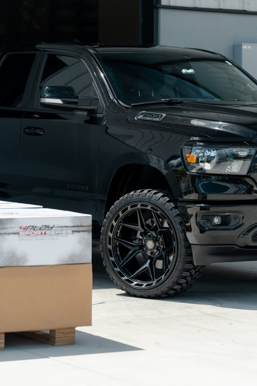 RAM 1500 4PLAY WHEELS 4P55 24X12 33X12.5X24 RBP TIRE LEVELED 2.0 INCH IN FRONT