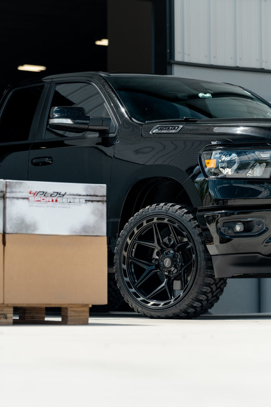 RAM 1500 4PLAY WHEELS 4P55 24X12 33X12.5X24 RBP TIRE LEVELED 2.0 INCH IN FRONT