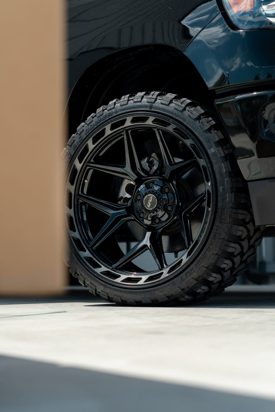 RAM 1500 4PLAY WHEELS 4P55 24X12 33X12.5X24 RBP TIRE LEVELED 2.0 INCH IN FRONT