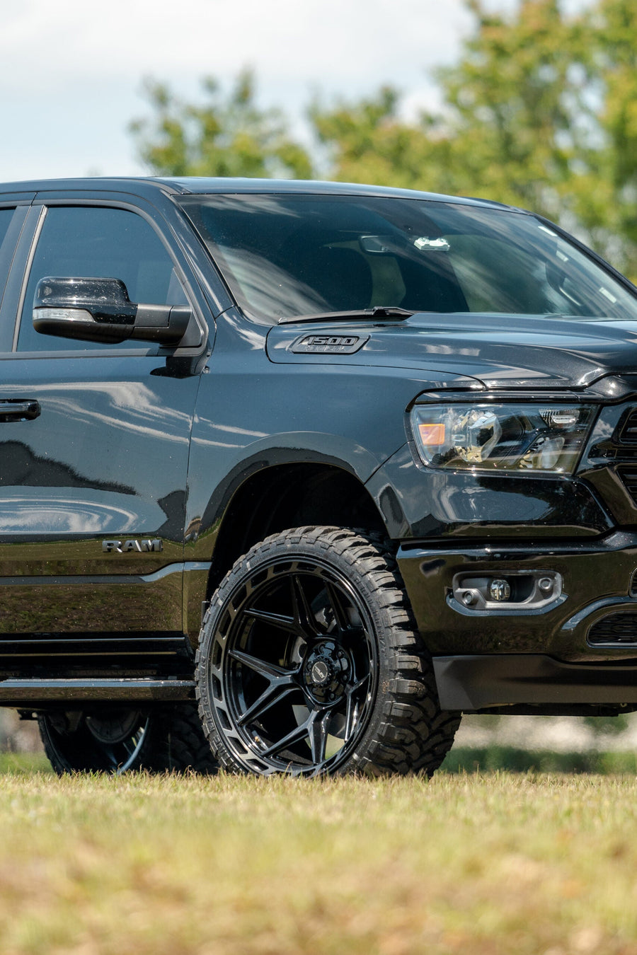 RAM 1500 4PLAY WHEELS 4P55 24X12 33X12.5X24 RBP TIRE LEVELED 2.0 INCH IN FRONT