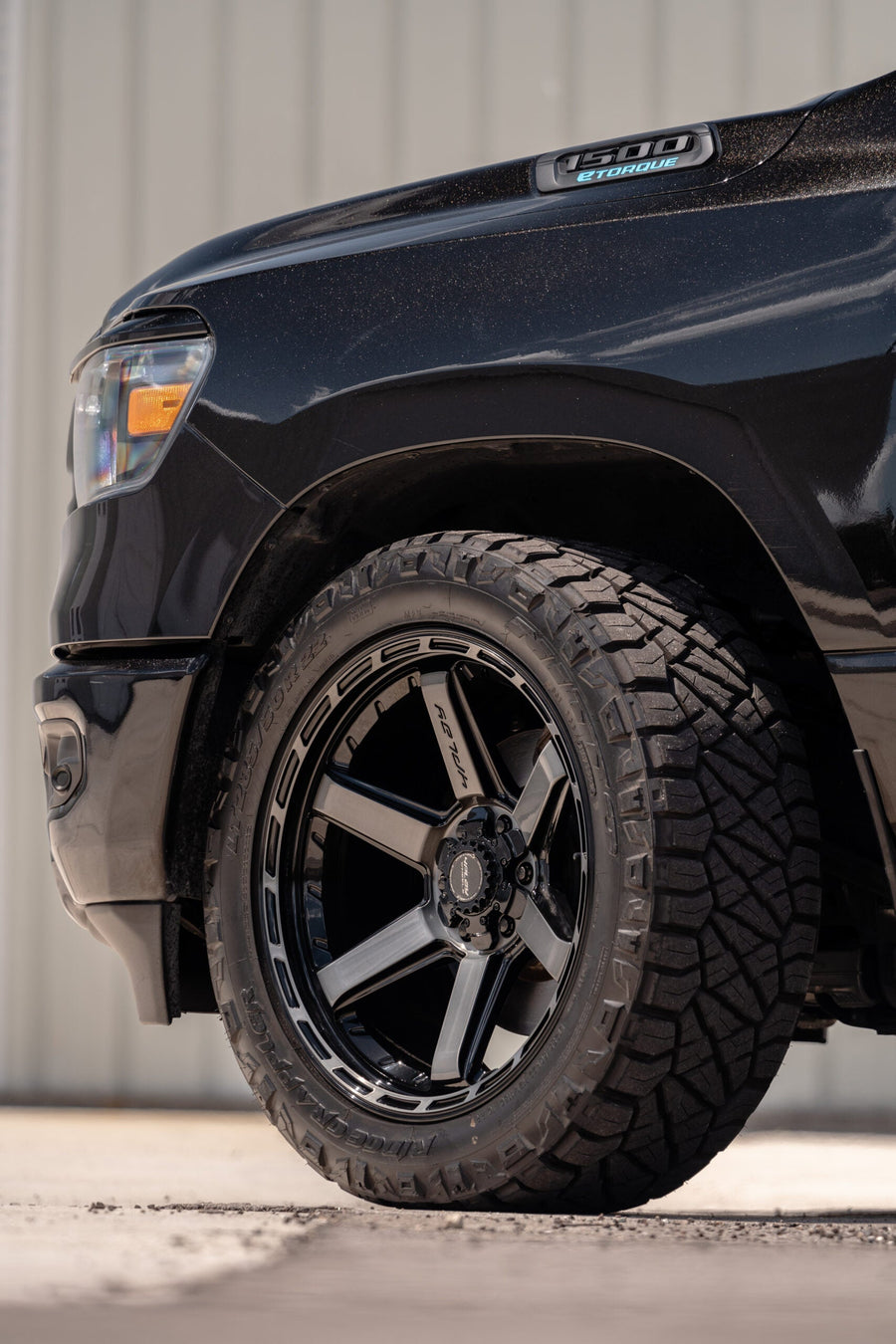 RAM 1500 4PLAY WHEELS 4P63 22X10 285X50X22 NITTO TIRES STOCK SUSPENSION