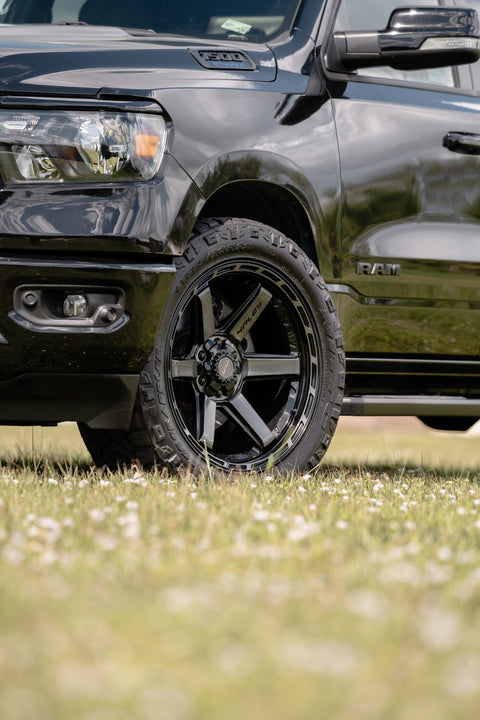 RAM 1500 4PLAY WHEELS 4P63 22X10 285X50X22 NITTO TIRES STOCK SUSPENSION