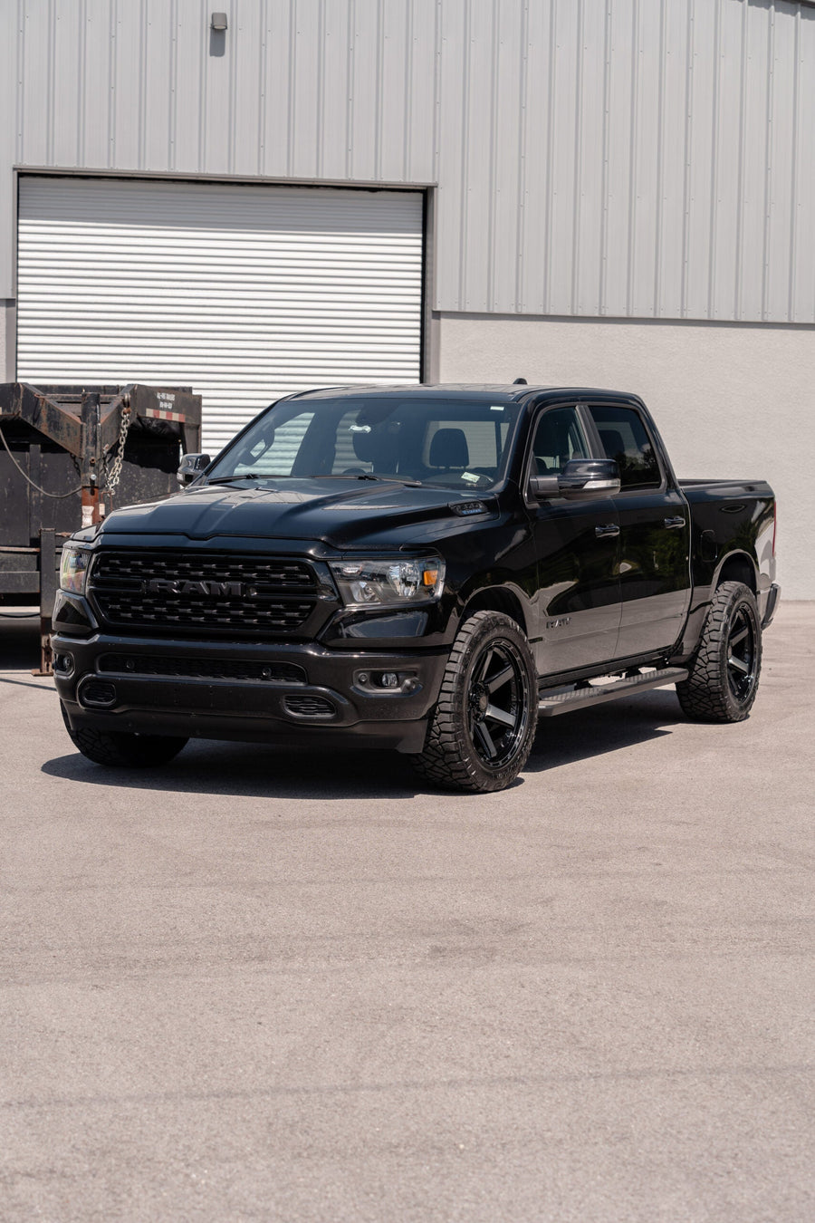 RAM 1500 4PLAY WHEELS 4P63 22X10 285X50X22 NITTO TIRES STOCK SUSPENSION