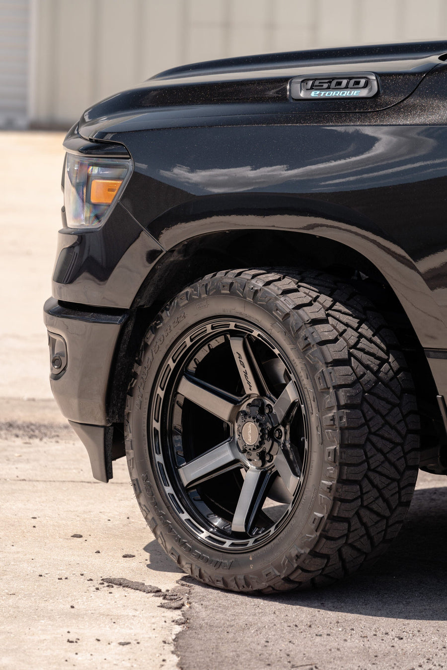 RAM 1500 4PLAY WHEELS 4P63 22X10 285X50X22 NITTO TIRES STOCK SUSPENSION