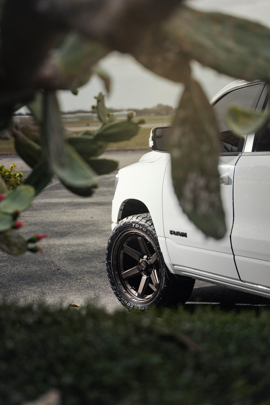 RAM 1500 4PLAY WHEELS 4P63 BRONZE 22X10 33X12.5X22 TOYO TIRES