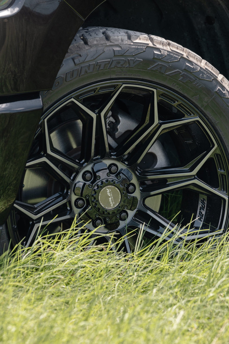 RAM 1500 4PLAY WHEELS 4P83 22X10 33X12.5X22 TOYO TIRES STOCK SUSPENSION