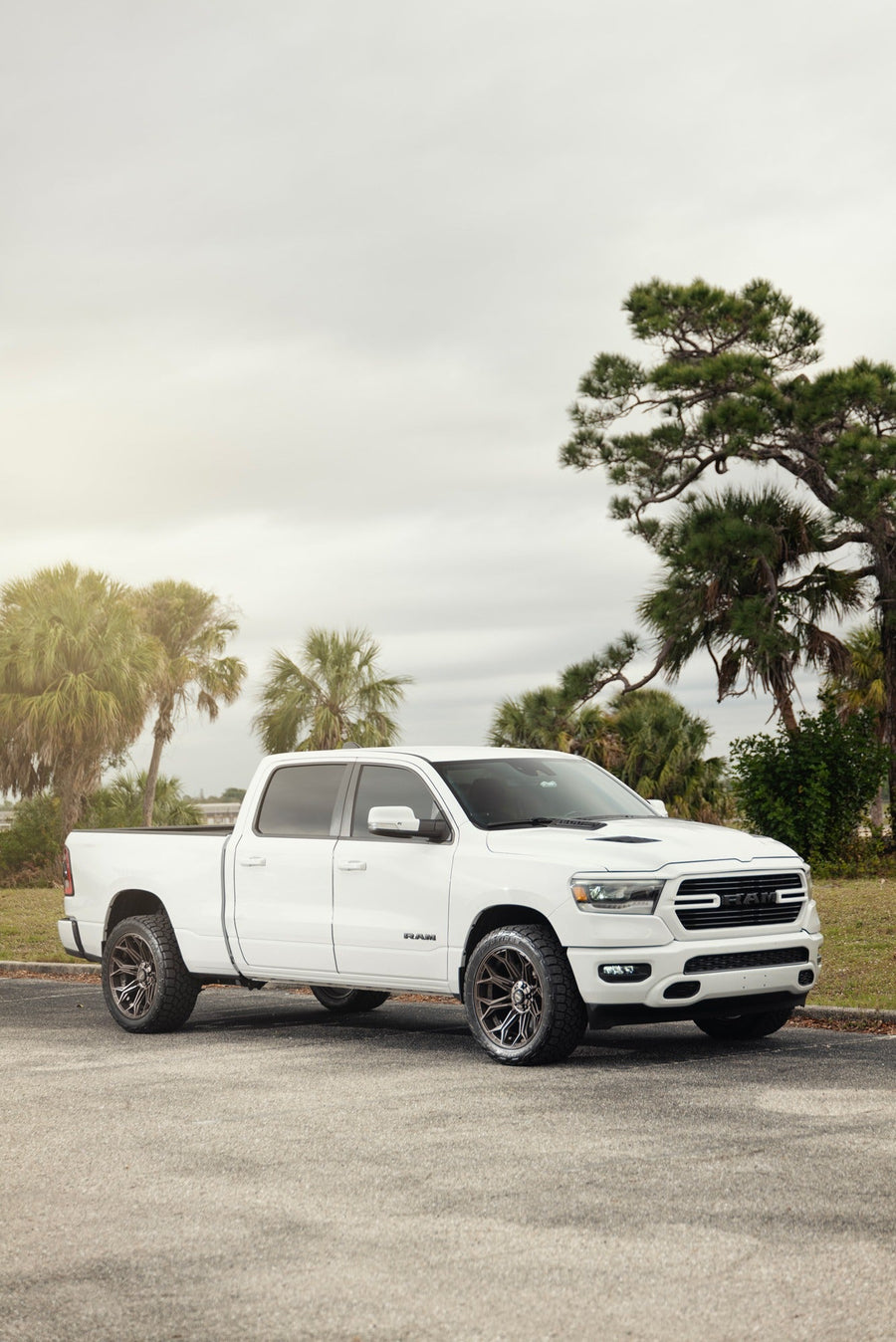 RAM 1500 4PLAY WHEELS 4P83 BRONZE 22X10 33X12.5X22 TOYO TIRES