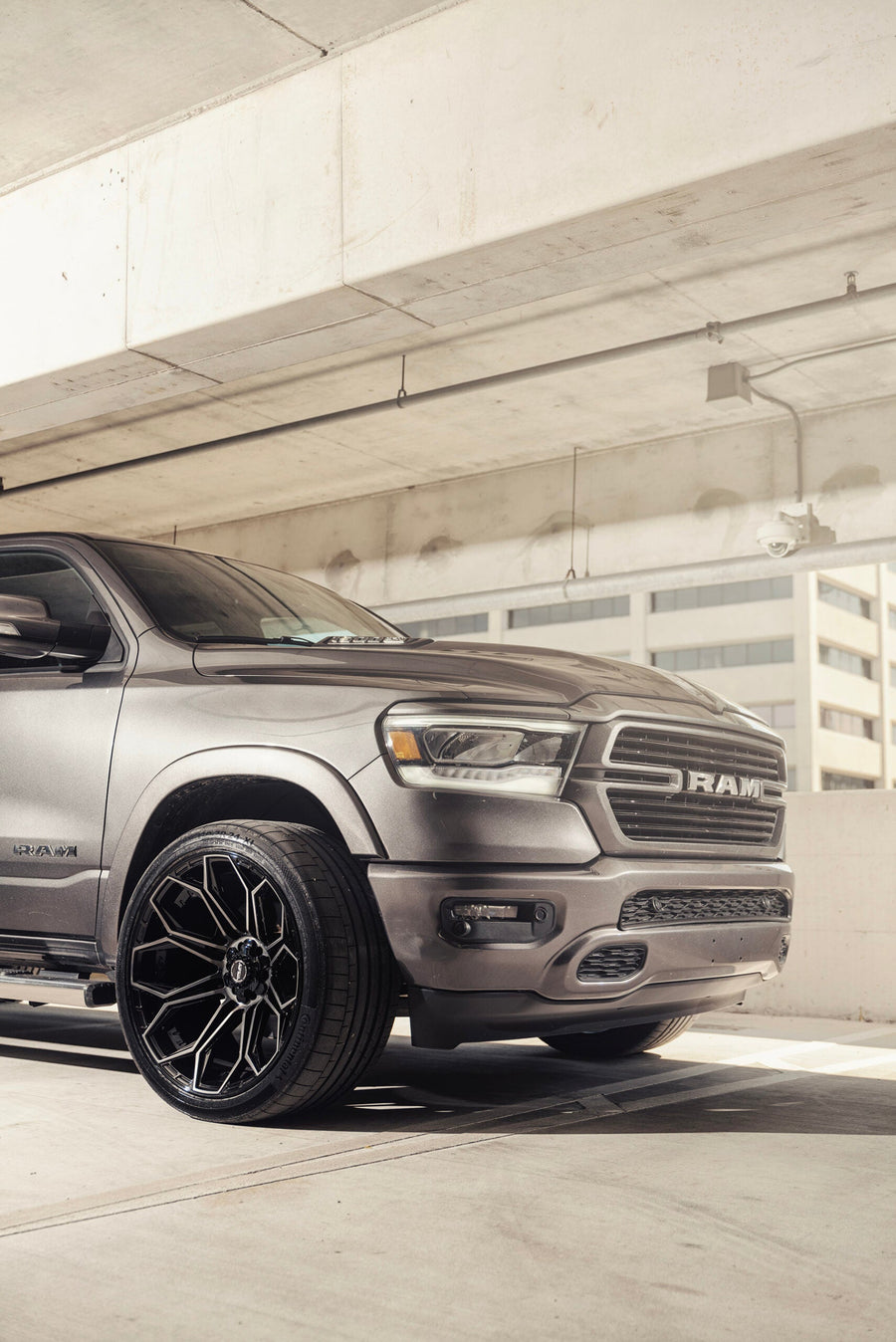 RAM 1500 4PLAY WHEELS 4P83 G3 24X12 ON 335X30X24 CONTINENTAL TIRES STOCK HEIGHT