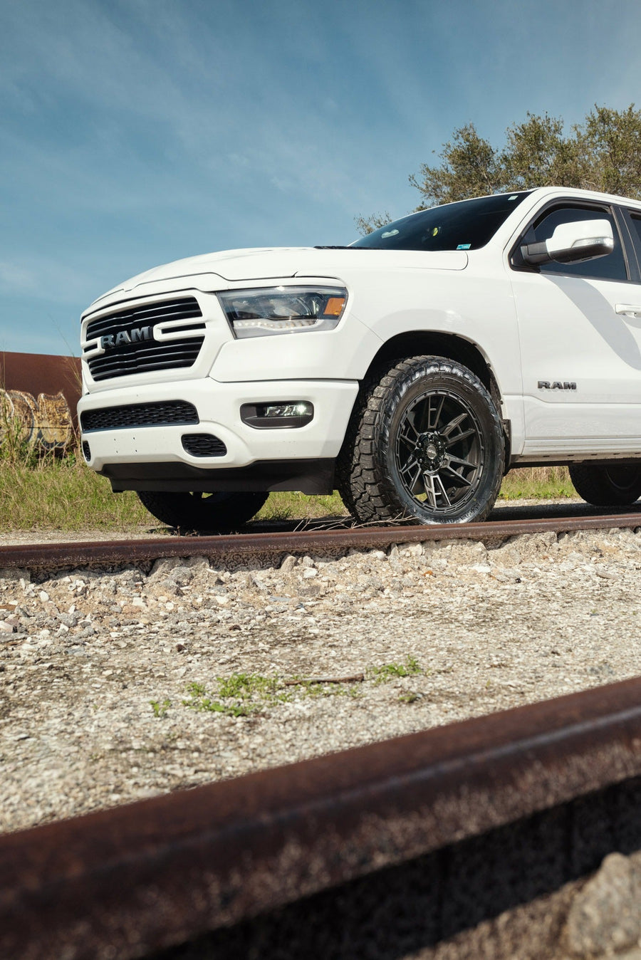 RAM 1500 4PLAY WHEELS S20 20X9 305X55X20 NITTO TIRES