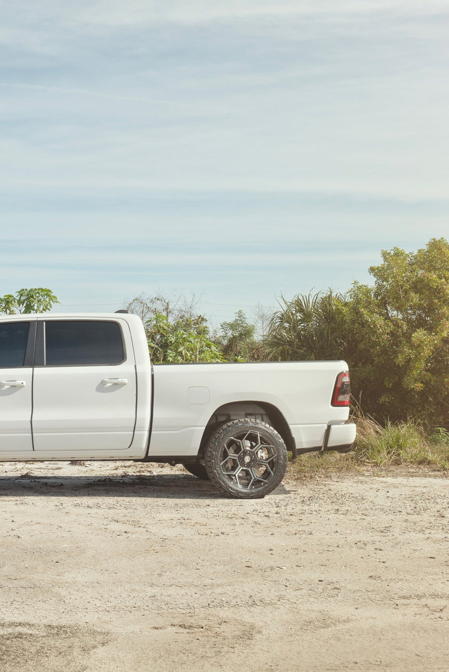 RAM 1500 4PLAY WHEELS S26 22X10 33X12.5X22 NITTO TIRES