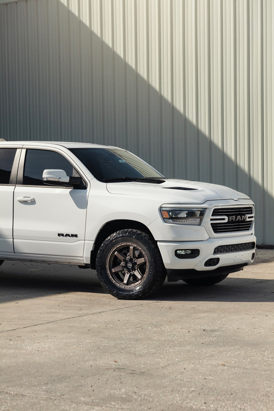 RAM 1500 4PLAY WHEELS S63 20X9 305X55X20 NITTO TIRES