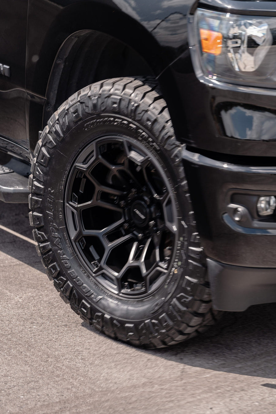 RAM 1500 DEFIANT WHEELS DF03 18X9 33X12.5X18 NITTO TIRES STOCK SUSPENSION