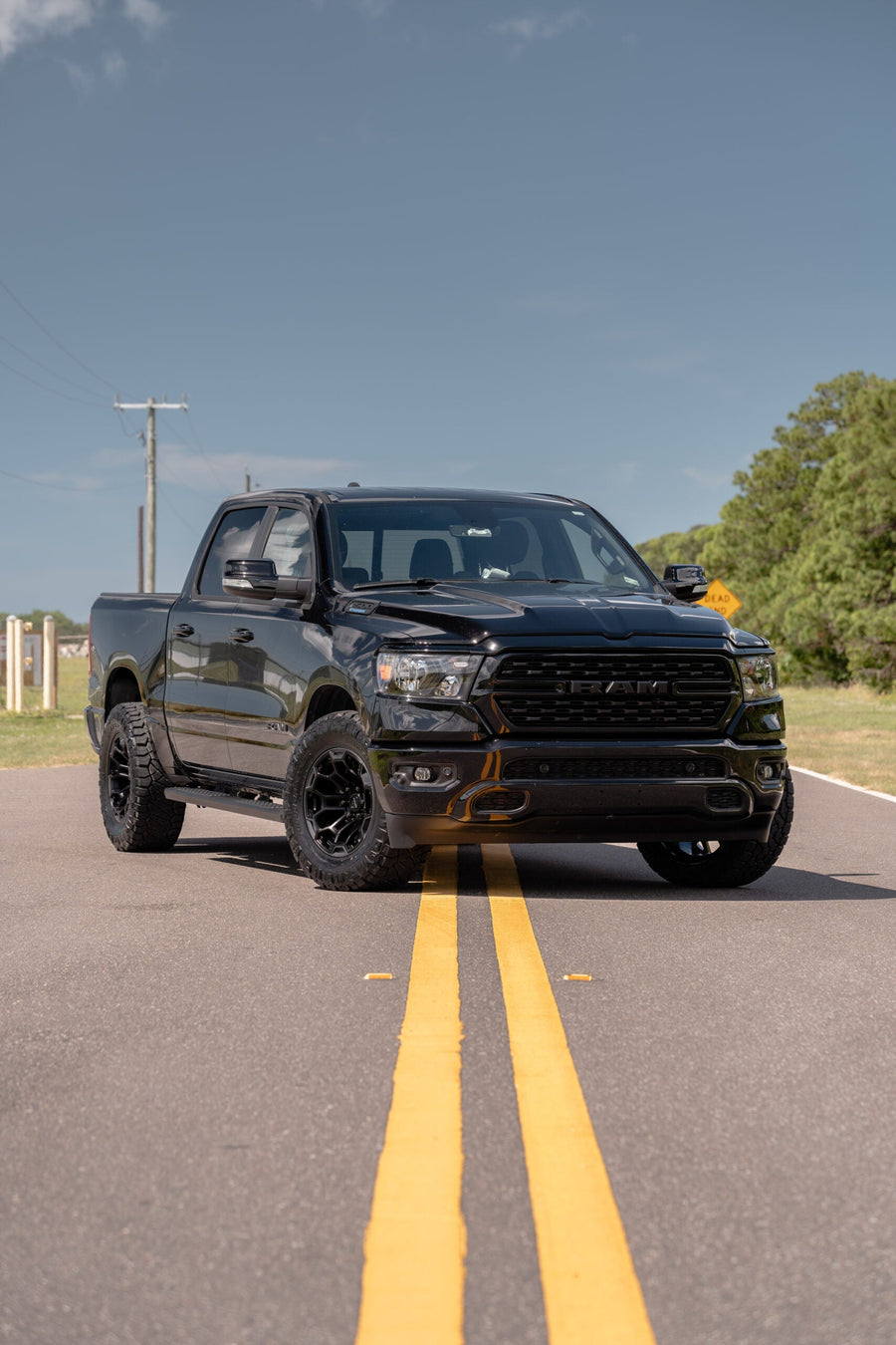 RAM 1500 DEFIANT WHEELS DF03 18X9 33X12.5X18 NITTO TIRES STOCK SUSPENSION