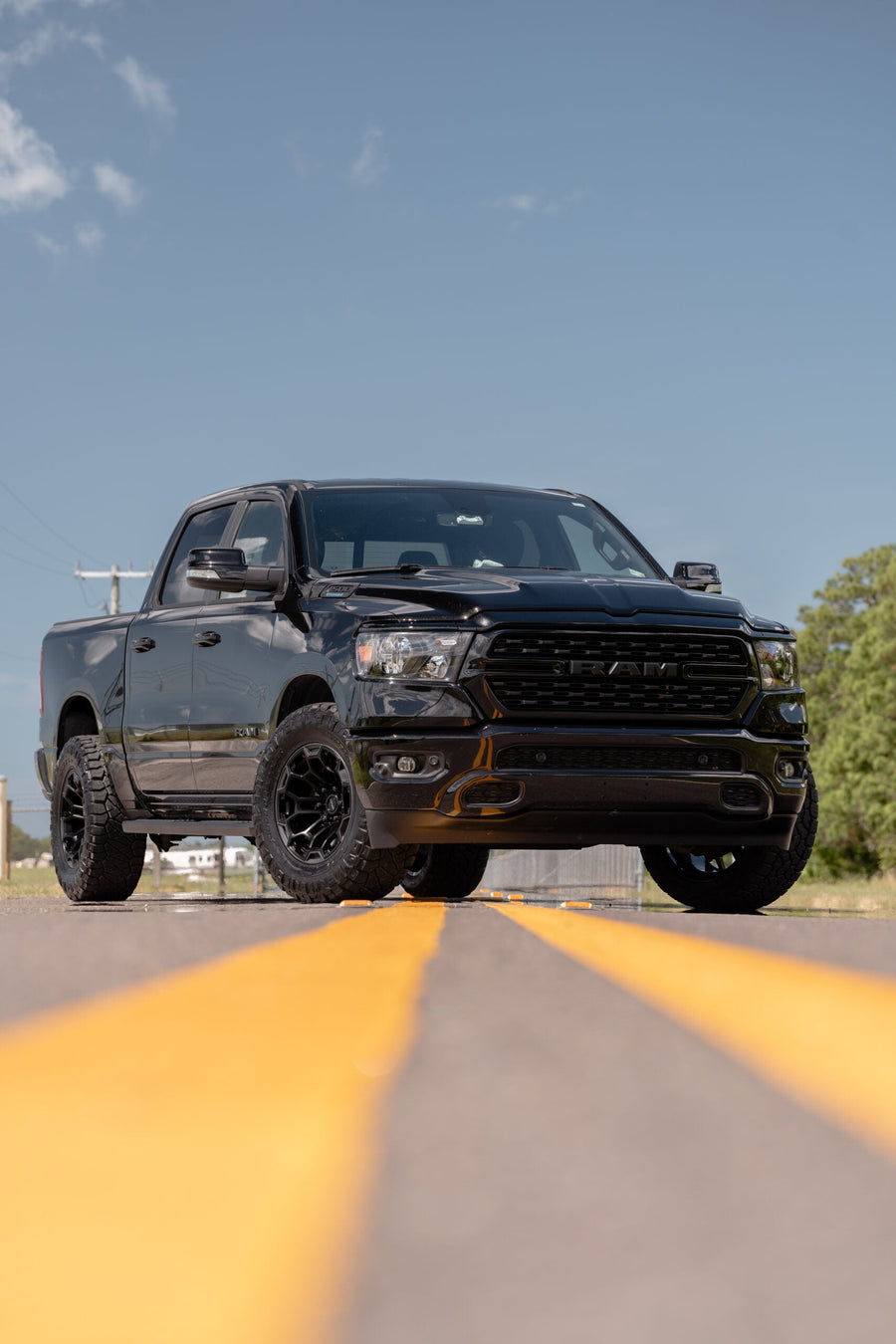 RAM 1500 DEFIANT WHEELS DF03 18X9 33X12.5X18 NITTO TIRES STOCK SUSPENSION