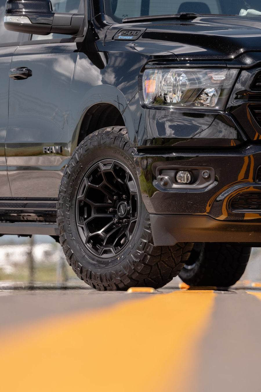 RAM 1500 DEFIANT WHEELS DF03 18X9 33X12.5X18 NITTO TIRES STOCK SUSPENSION