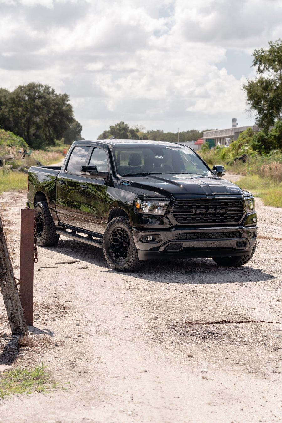 RAM 1500 DEFIANT WHEELS DF03 18X9 33X12.5X18 NITTO TIRES STOCK SUSPENSION