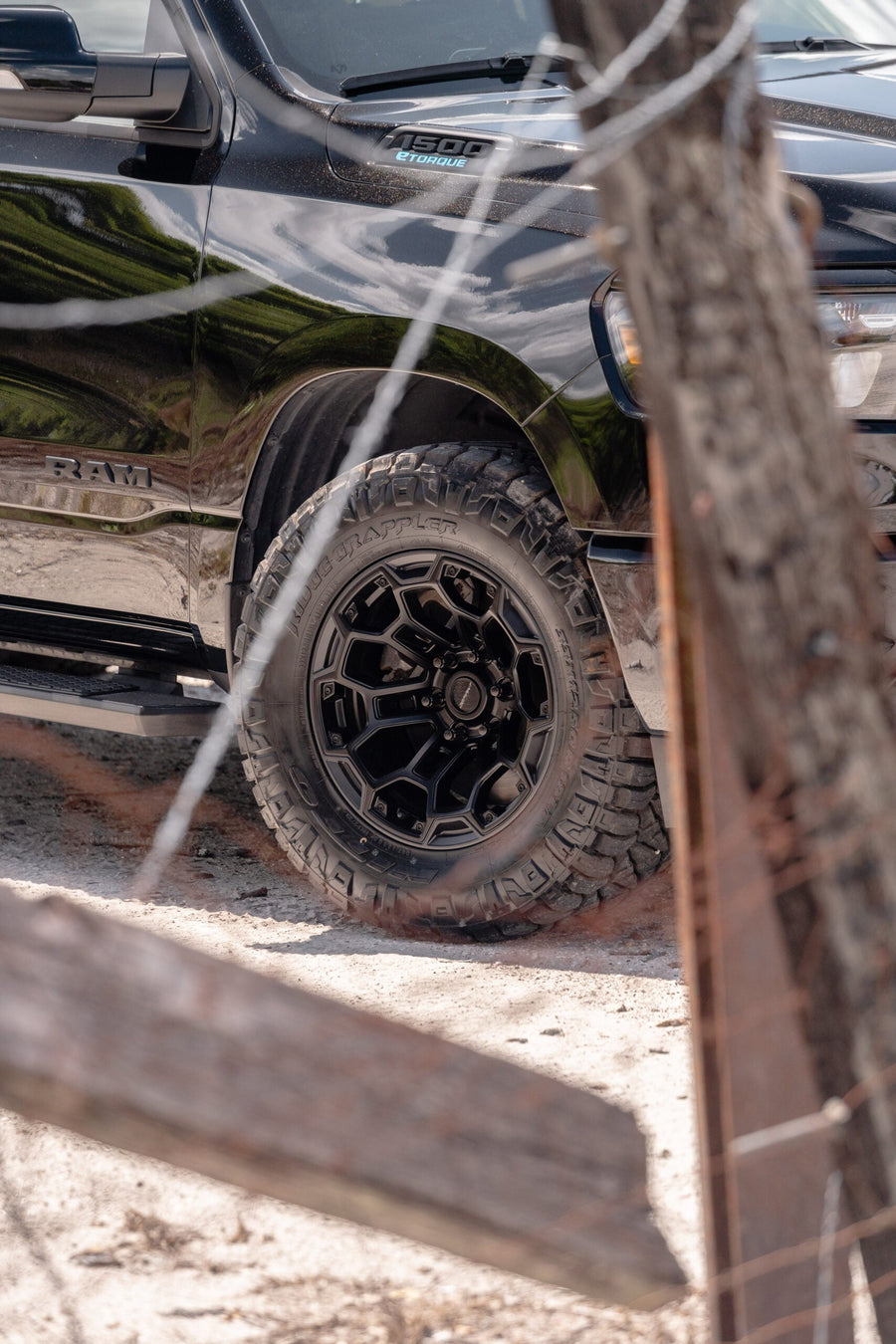 RAM 1500 DEFIANT WHEELS DF03 18X9 33X12.5X18 NITTO TIRES STOCK SUSPENSION