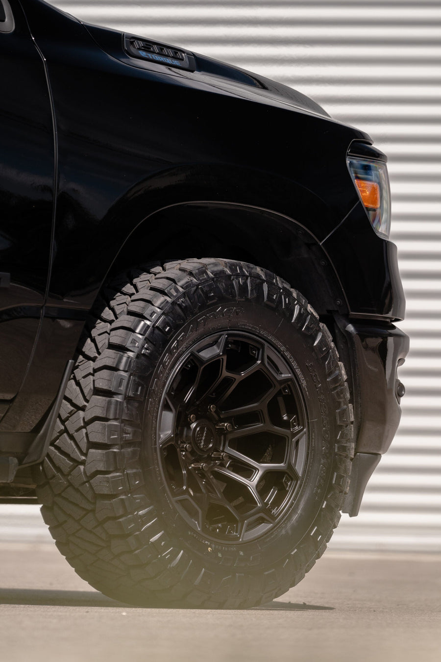 RAM 1500 DEFIANT WHEELS DF03 18X9 33X12.5X18 NITTO TIRES STOCK SUSPENSION