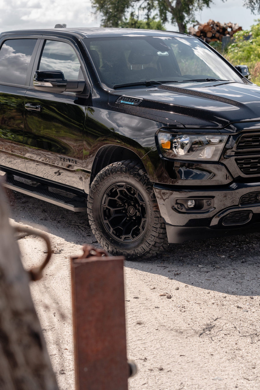 RAM 1500 DEFIANT WHEELS DF03 18X9 33X12.5X18 NITTO TIRES STOCK SUSPENSION