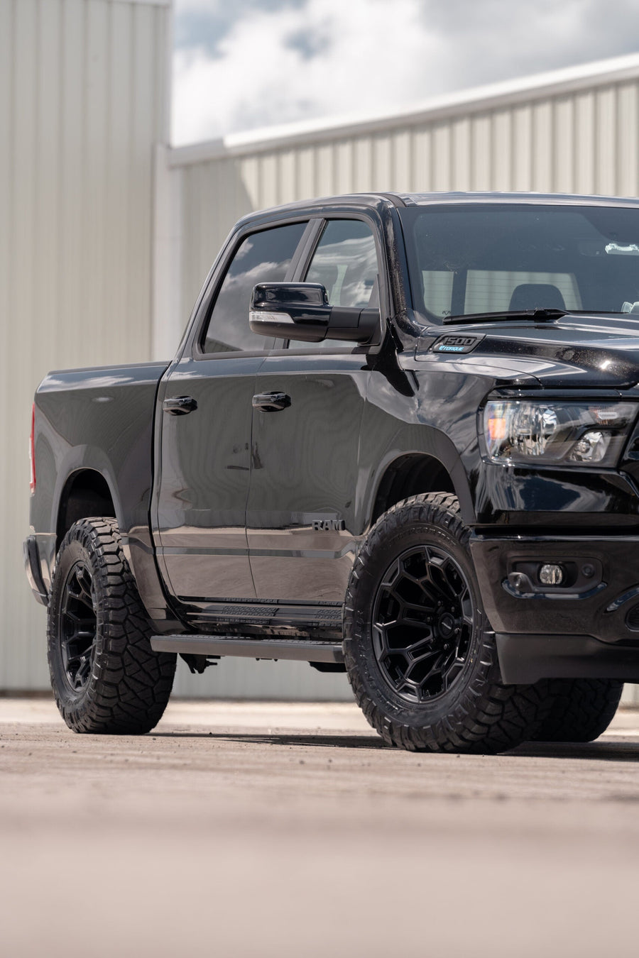 RAM 1500 DEFIANT WHEELS DF03 18X9 33X12.5X18 NITTO TIRES STOCK SUSPENSION