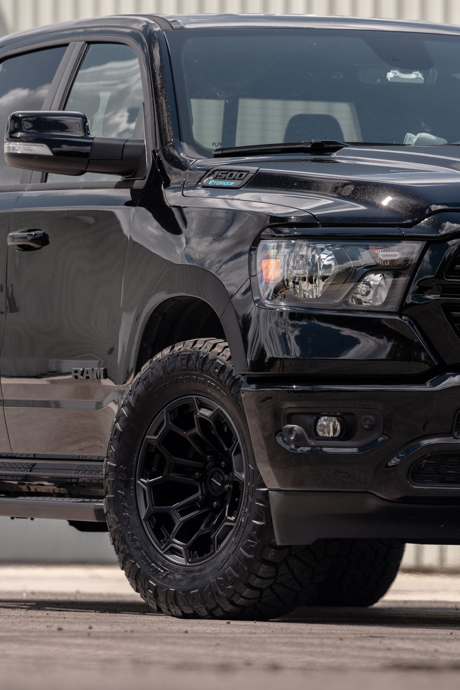 RAM 1500 DEFIANT WHEELS DF03 18X9 33X12.5X18 NITTO TIRES STOCK SUSPENSION