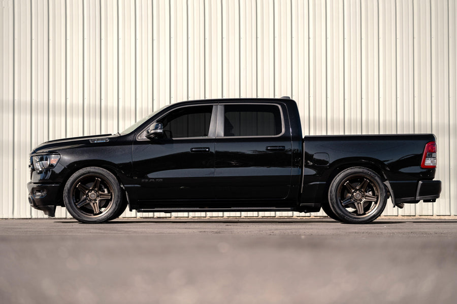 RAM 1500 DEFIANT WHEELS DF07 BRONZE 22X10 305X40X22 TOYO TIRES LOWERED SUSPENSION