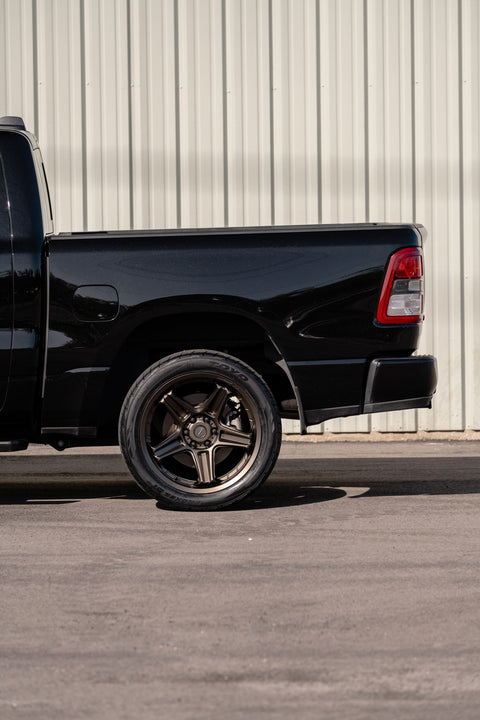 RAM 1500 DEFIANT WHEELS DF07 BRONZE 22X10 305X40X22 TOYO TIRES STOCK SUSPENSION