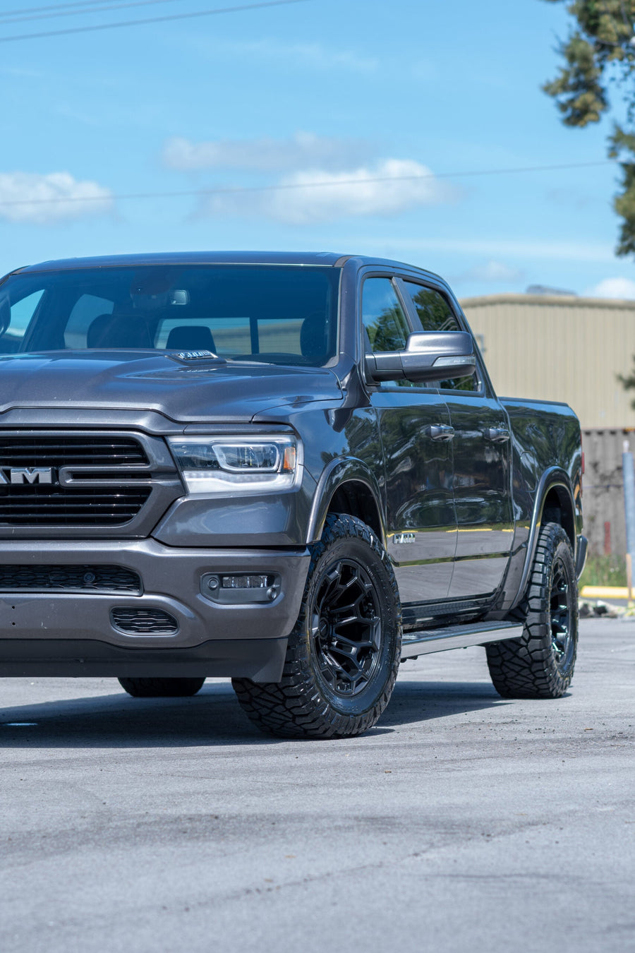 RAM 1500 DF03 DEFIANT WHEELS 18X9 33X12.5X18 NITTO TIRE STOCK SUSPENSION
