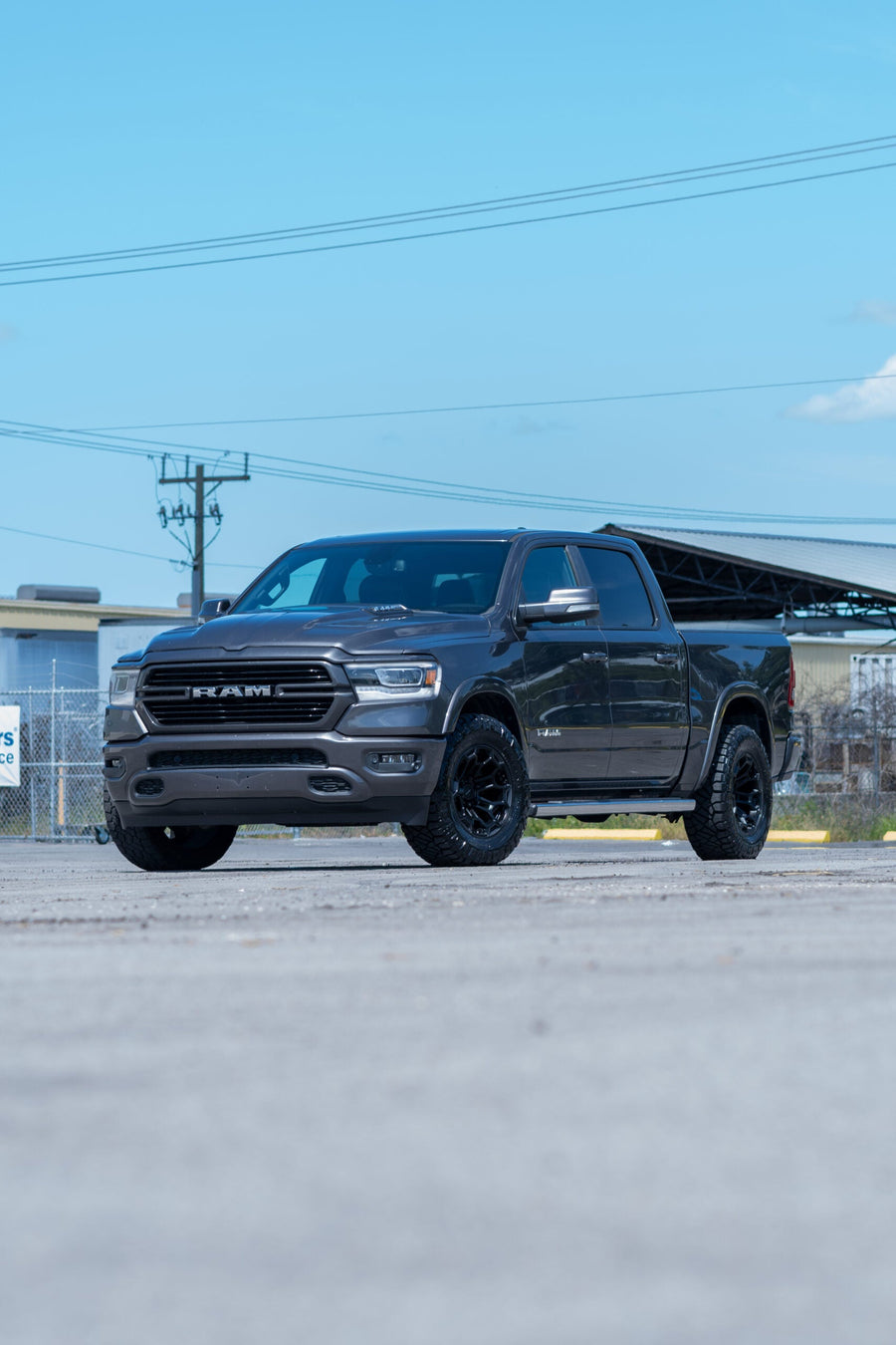 RAM 1500 DF03 DEFIANT WHEELS 18X9 33X12.5X18 NITTO TIRE STOCK SUSPENSION