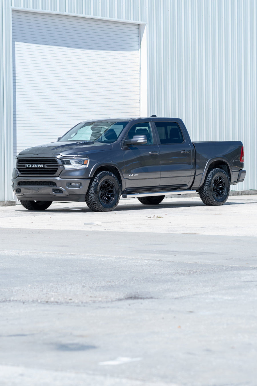 RAM 1500 DF03 DEFIANT WHEELS 18X9 33X12.5X18 NITTO TIRE STOCK SUSPENSION