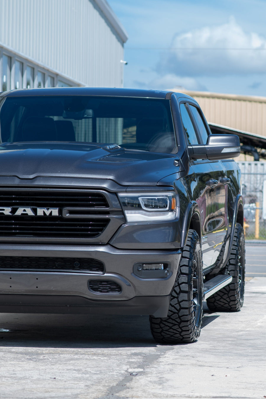 RAM 1500 DF03 DEFIANT WHEELS 18X9 33X12.5X18 NITTO TIRE STOCK SUSPENSION